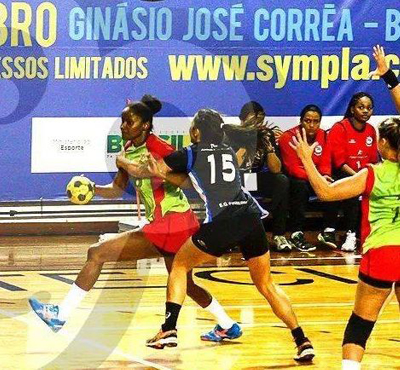 Meia-direita Mariana Camila de 24 anos durante competição (foto: divulgação)